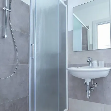 Tourist Meuble Отель *