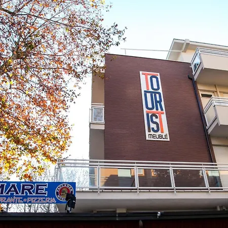 Tourist Meuble 호텔 *