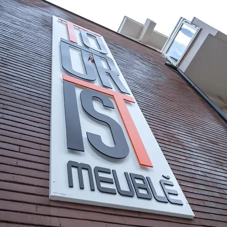 Tourist Meuble 호텔 *