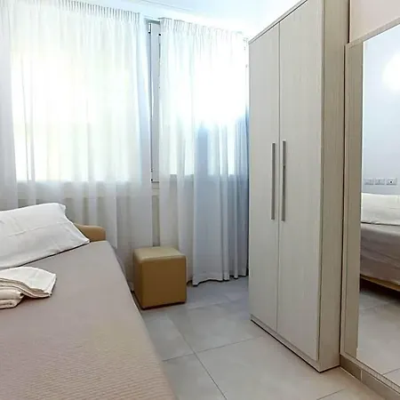 Tourist Meuble Hotel *